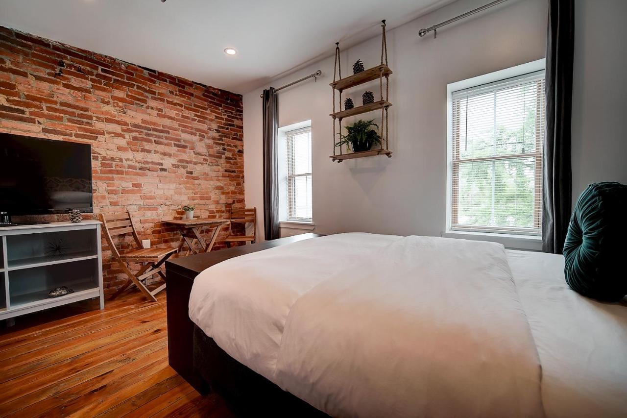 Artsy Hidden Gem - Free Parking Homestay